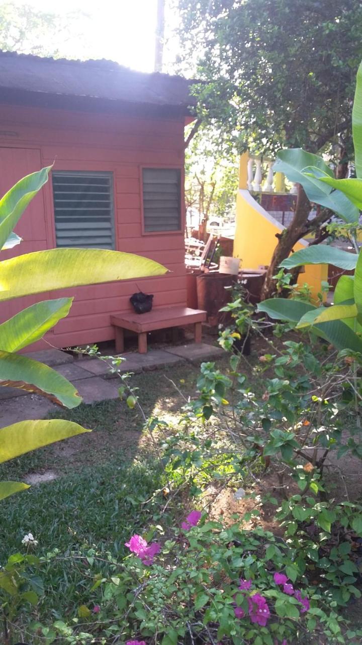 Secret Cabins At Firefly Beach Cottage Негрил Екстериор снимка